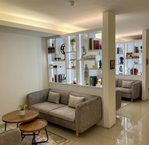 Отель 52 The Grace