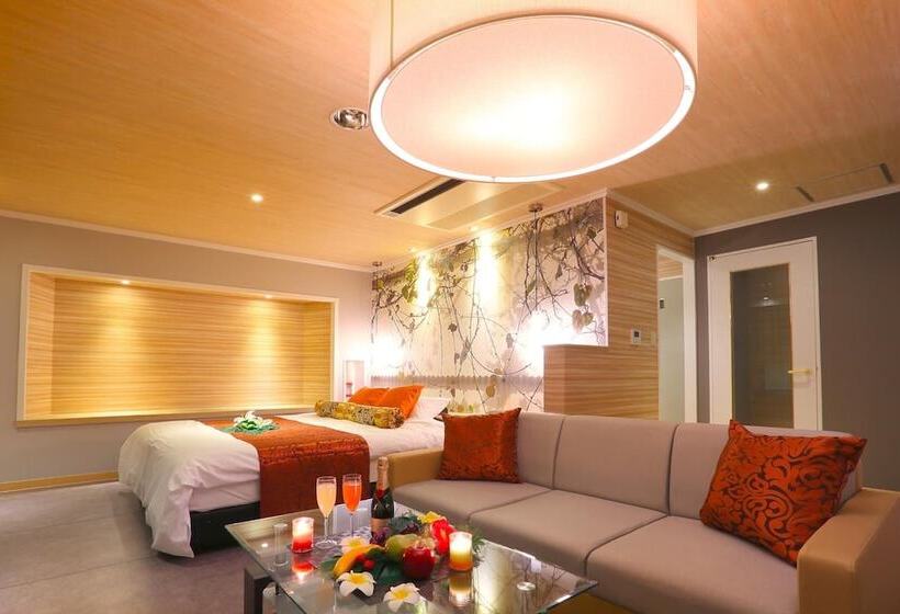 בית מלון כפרי A La Mode   Adult Only