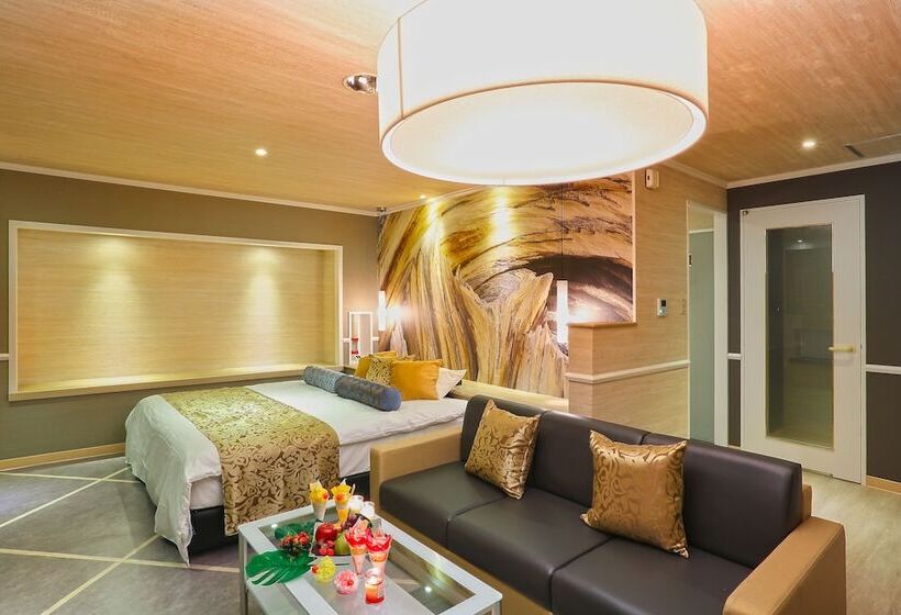 בית מלון כפרי A La Mode   Adult Only