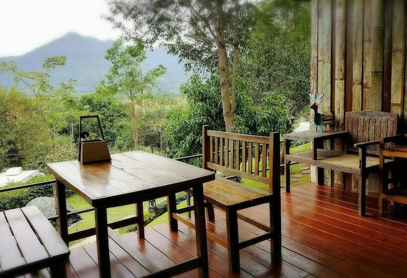 Отель Baan Phuchalianglom