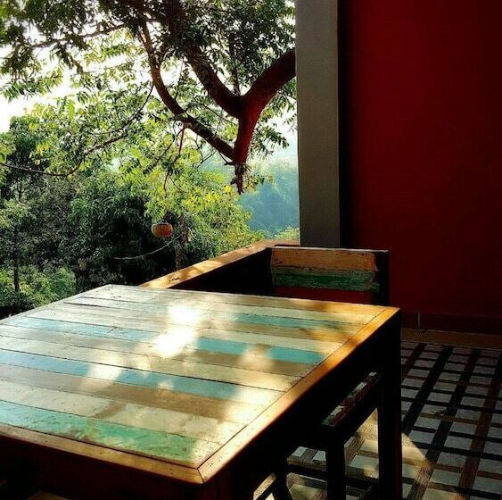 Отель Baan Phuchalianglom