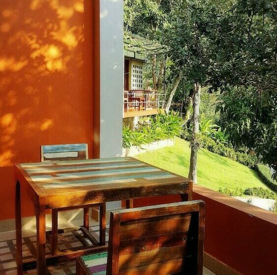 Отель Baan Phuchalianglom