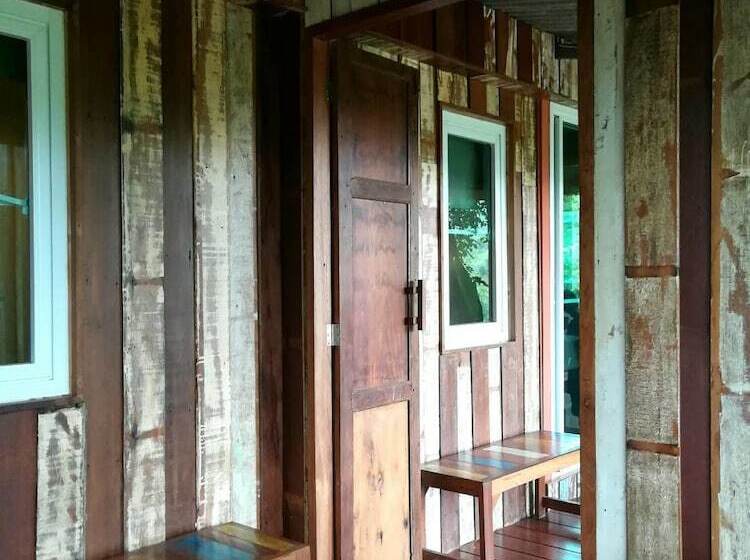 Отель Baan Phuchalianglom