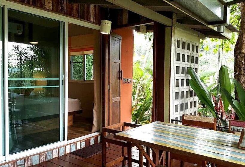 Отель Baan Phuchalianglom