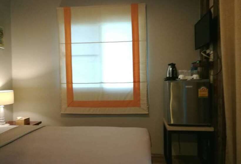 Отель Baan Phuchalianglom