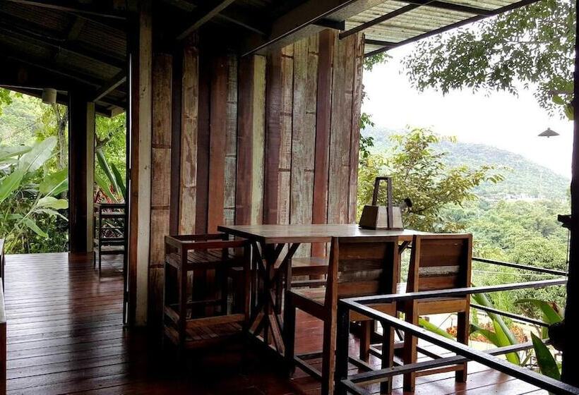 Отель Baan Phuchalianglom