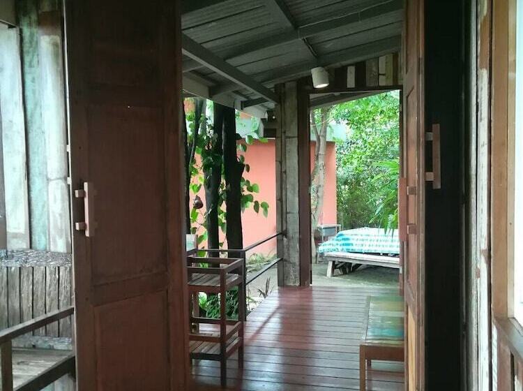 酒店 Baan Phuchalianglom