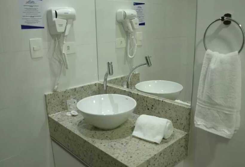 酒店 Bristol Aline