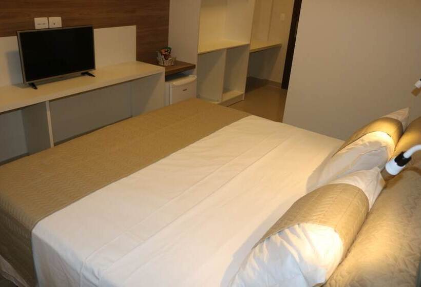 酒店 Bristol Aline