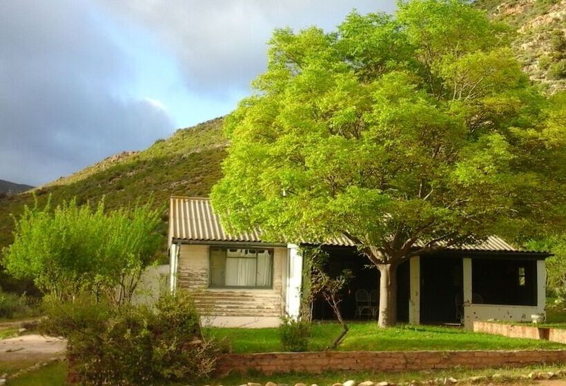 ホテル Cedar Falls