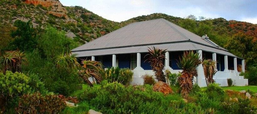 ホテル Cedar Falls