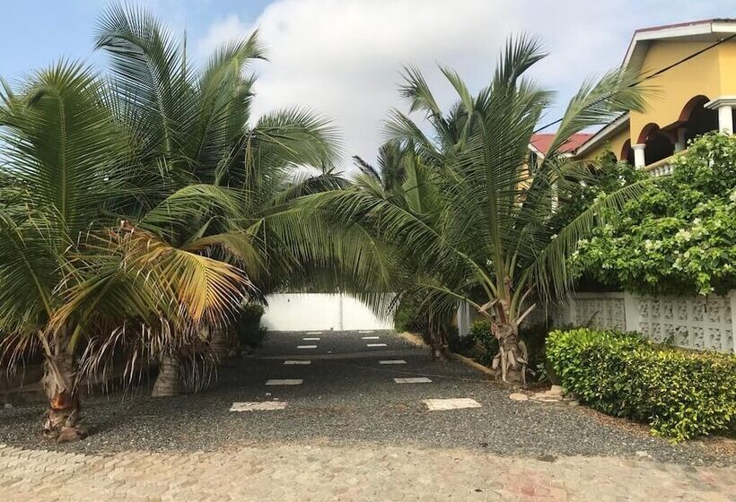 هتل Coconut Pointe Villa & Beach Resort