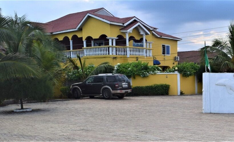 هتل Coconut Pointe Villa & Beach Resort