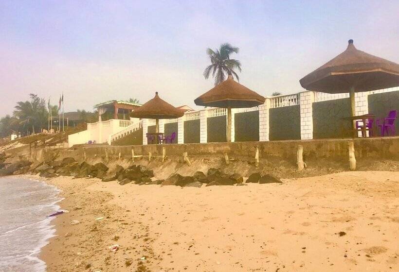 هتل Coconut Pointe Villa & Beach Resort