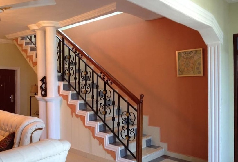 هتل Coconut Pointe Villa & Beach Resort