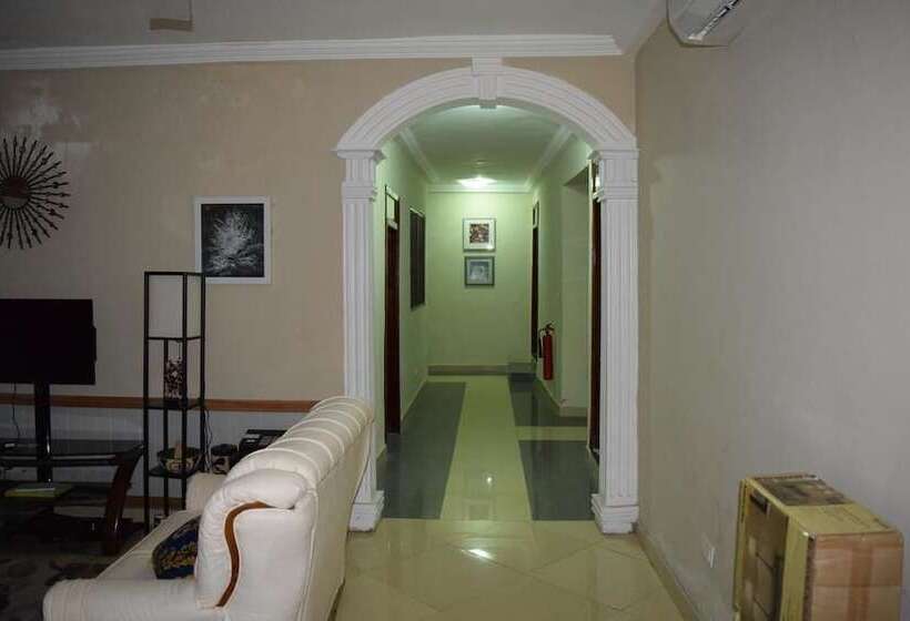 هتل Coconut Pointe Villa & Beach Resort