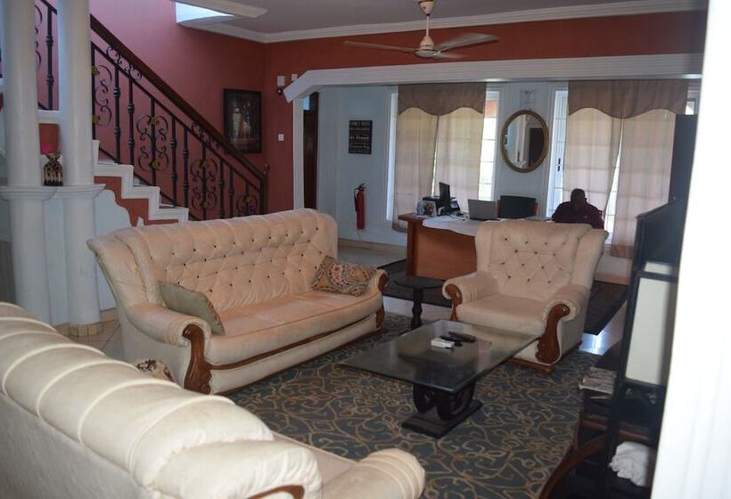 هتل Coconut Pointe Villa & Beach Resort