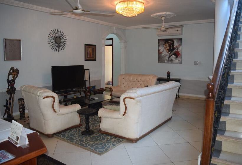 هتل Coconut Pointe Villa & Beach Resort