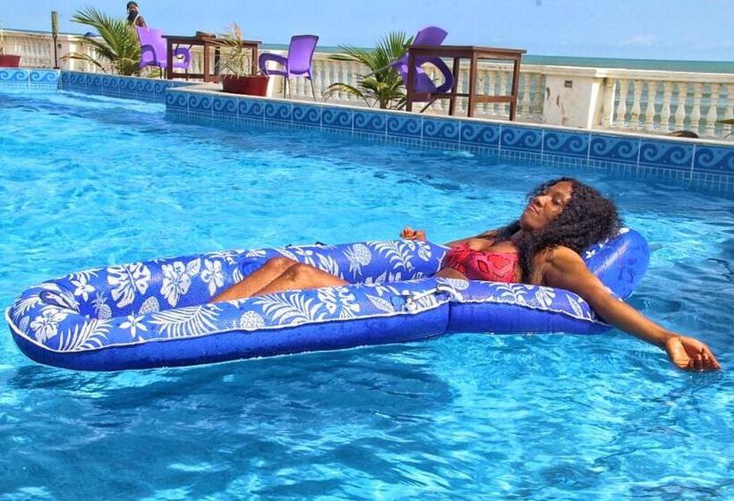 هتل Coconut Pointe Villa & Beach Resort