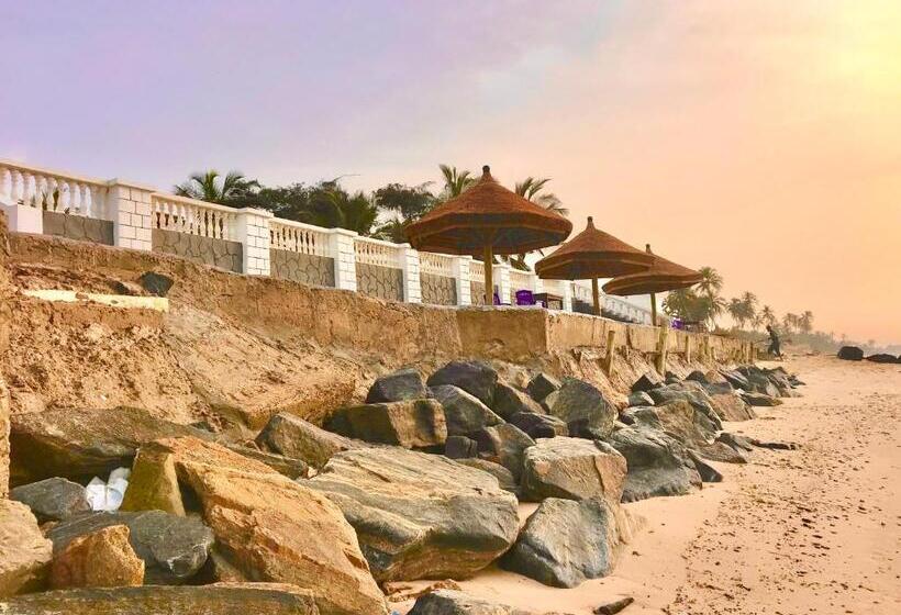 هتل Coconut Pointe Villa & Beach Resort