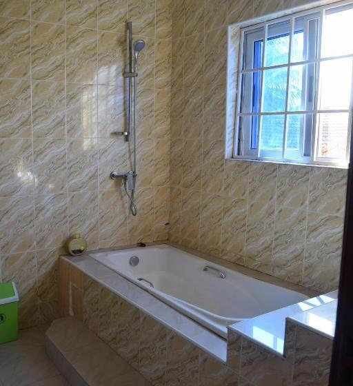 هتل Coconut Pointe Villa & Beach Resort