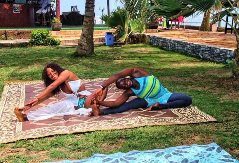 هتل Coconut Pointe Villa & Beach Resort