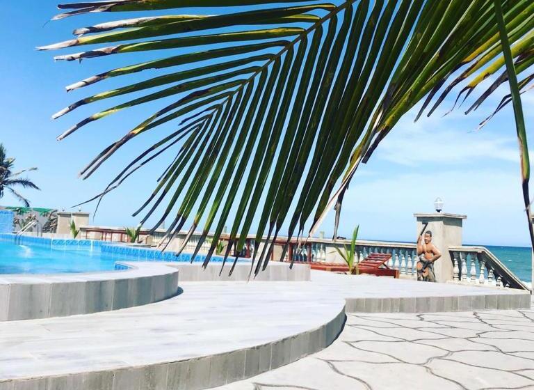 هتل Coconut Pointe Villa & Beach Resort