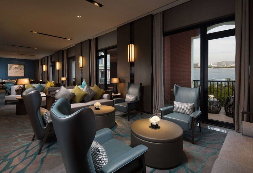 Отель Doubletree By Hilton Qingdao Oriental Movie Metropolis