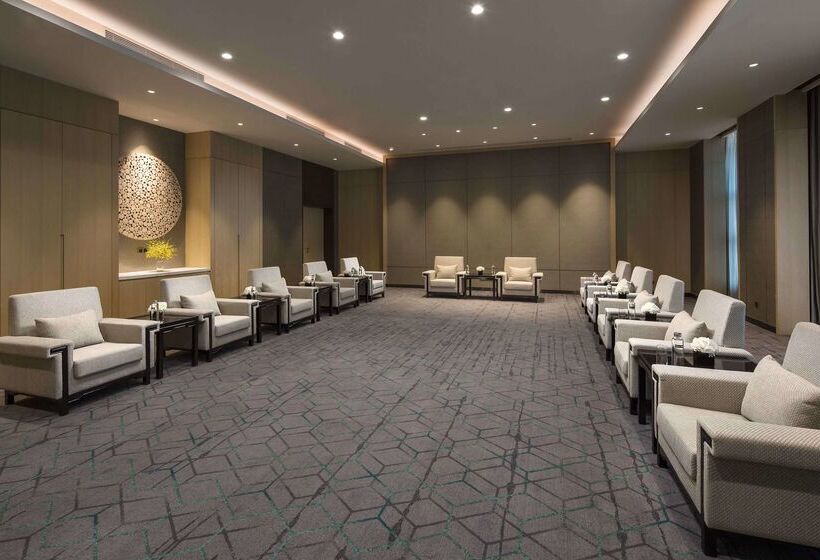 Отель Doubletree By Hilton Qingdao Oriental Movie Metropolis