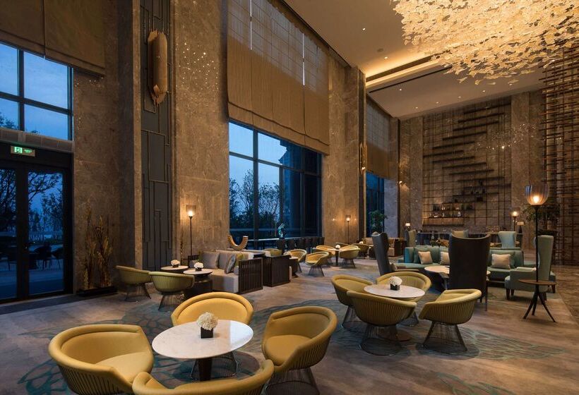 Отель Doubletree By Hilton Qingdao Oriental Movie Metropolis