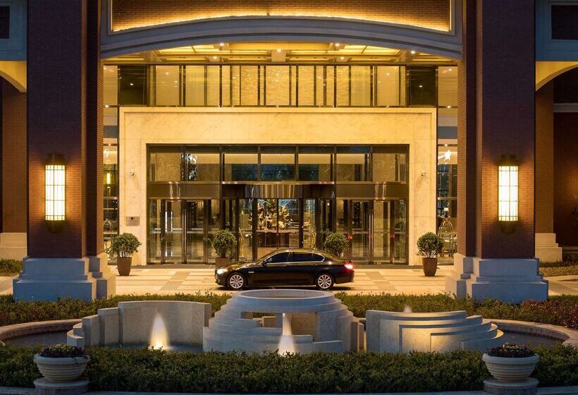 Отель Doubletree By Hilton Qingdao Oriental Movie Metropolis