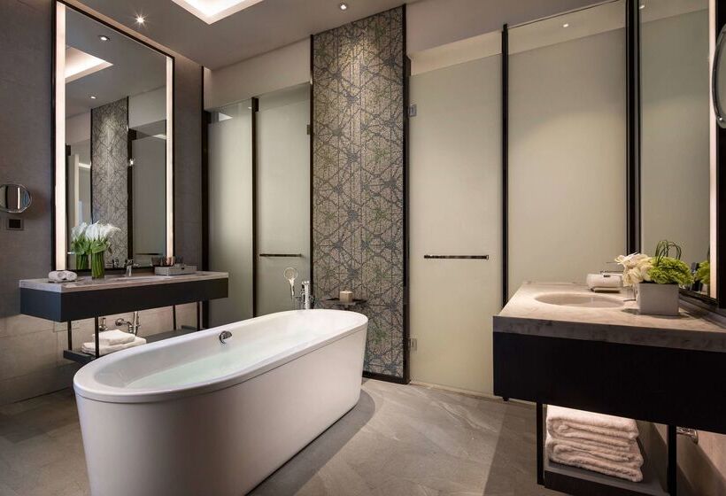 Отель Doubletree By Hilton Qingdao Oriental Movie Metropolis