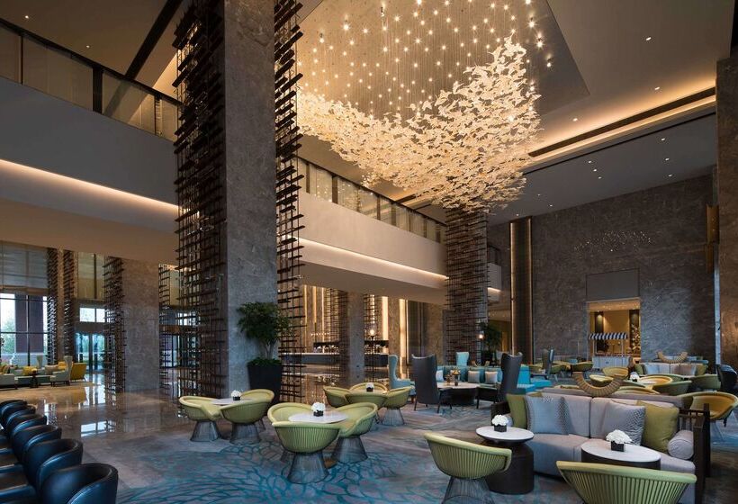 Отель Doubletree By Hilton Qingdao Oriental Movie Metropolis