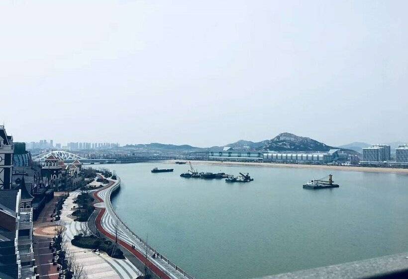 Отель Doubletree By Hilton Qingdao Oriental Movie Metropolis