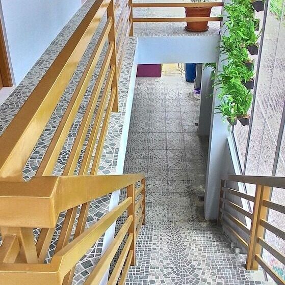 هتل Emperor's Suites