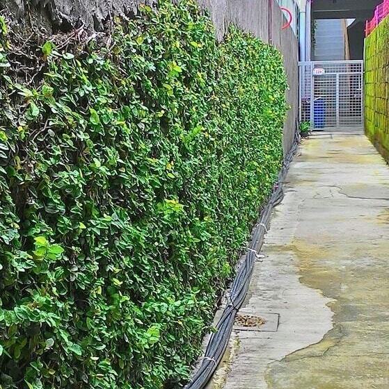 هتل Emperor's Suites