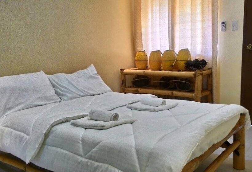 هتل Emperor's Suites