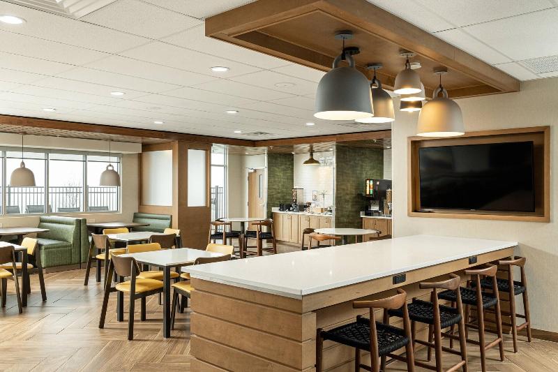 Отель Fairfield Inn & Suites By Marriott Salina