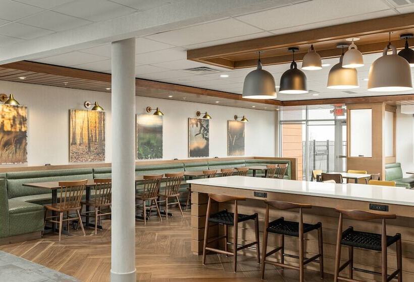 هتل Fairfield Inn & Suites By Marriott Salina