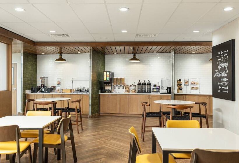 Отель Fairfield Inn & Suites By Marriott Salina