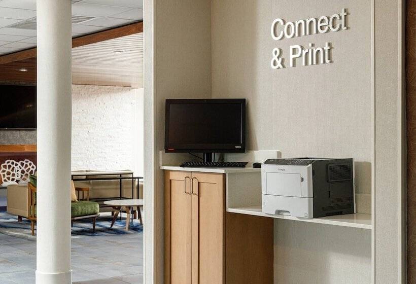 هتل Fairfield Inn & Suites By Marriott Salina