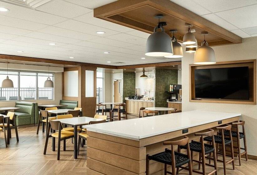 Отель Fairfield Inn & Suites By Marriott Salina