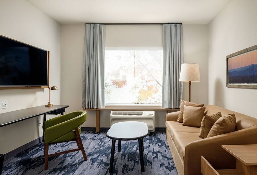 Отель Fairfield Inn & Suites By Marriott Salina