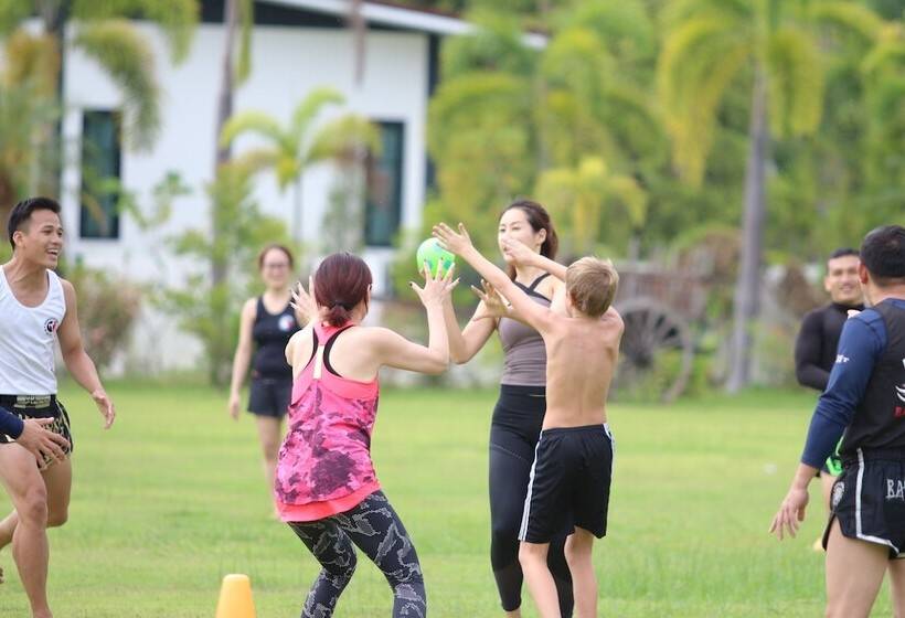 Отель Gym Bangarang Muay Thai And Fitness Resort