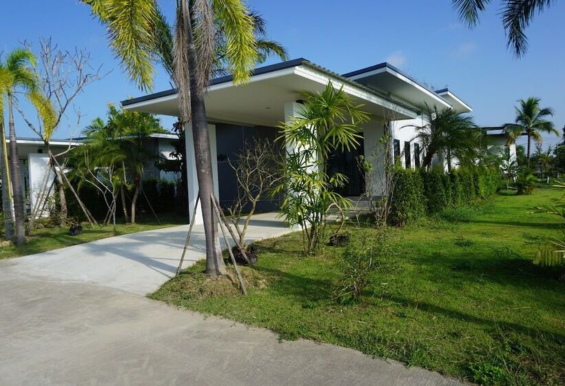 Отель Gym Bangarang Muay Thai And Fitness Resort