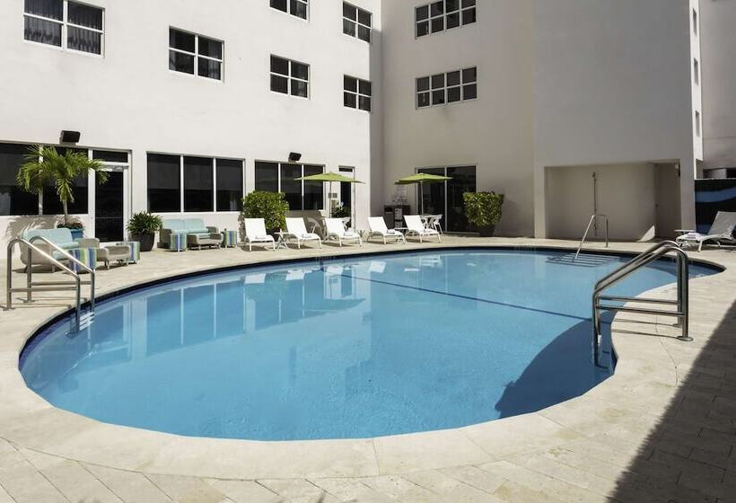 هتل Continental Miami Beach, Tapestry Collection By Hilton