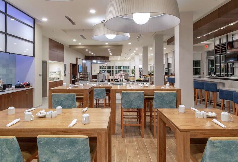 Отель Hilton Garden Inn Tampa Wesley Chapel, Fl