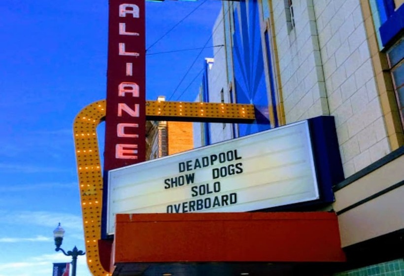 Отель Holiday Inn Express   Alliance, An Ihg