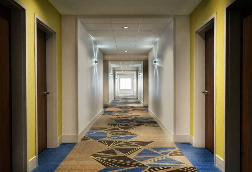 Отель Holiday Inn Express   Alliance, An Ihg