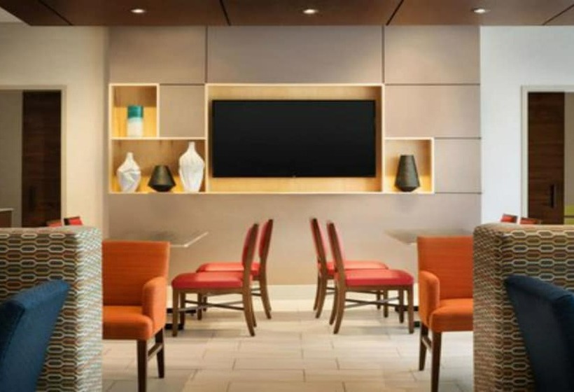 Отель Holiday Inn Express   Alliance, An Ihg